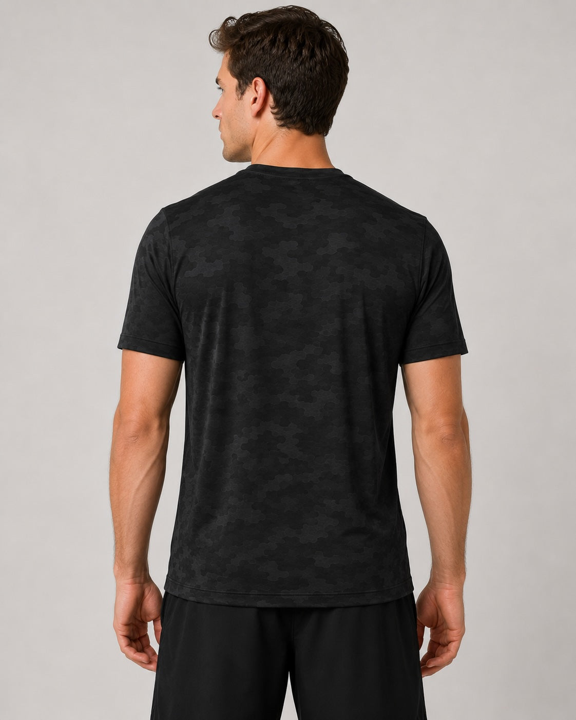 Greg is 6’4”, wears size L