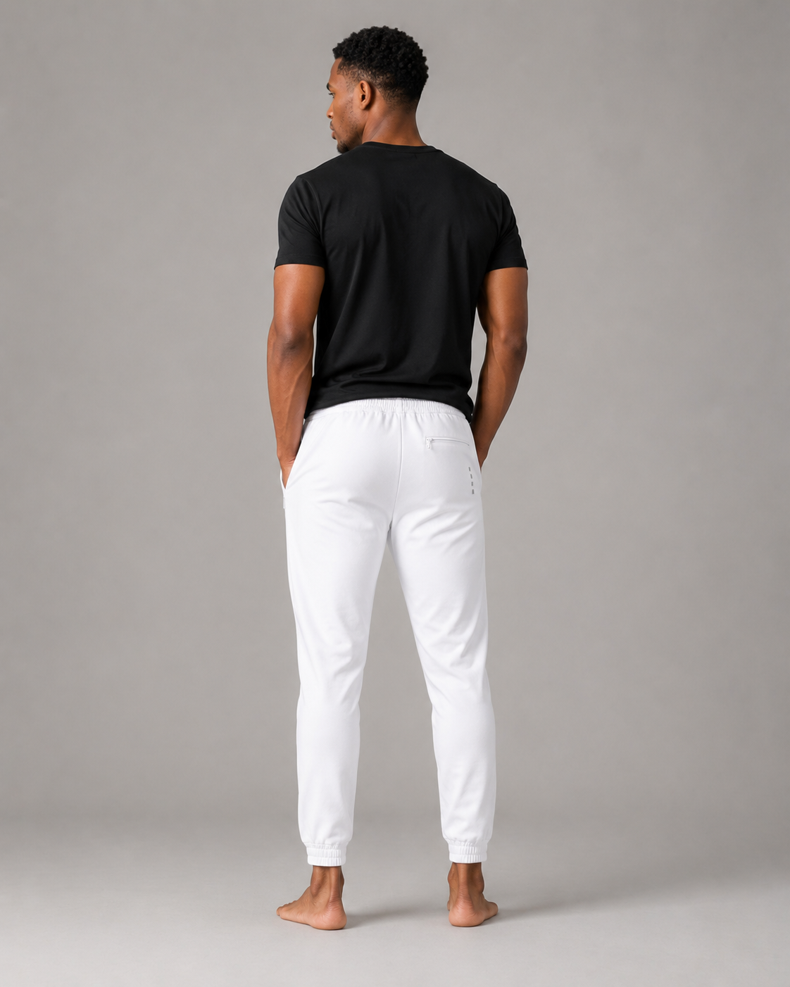 Malik is 6'1”, wears size M