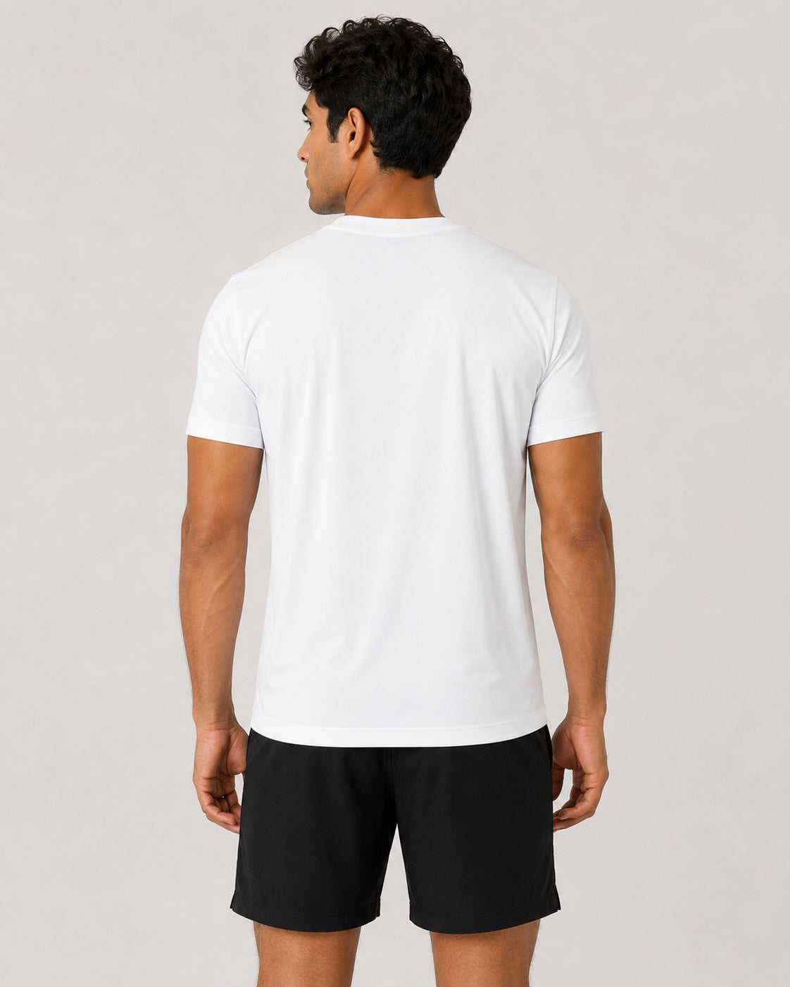 Raj is 5’9”, wears size M