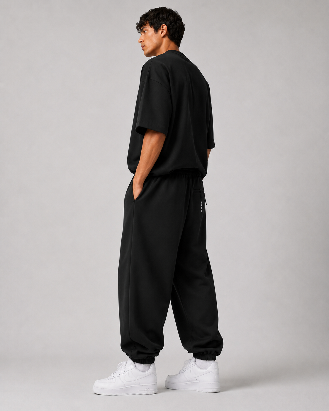 Nick is 6’1”, wears size L
