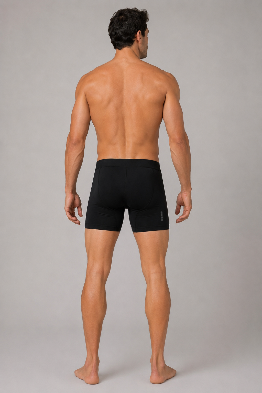 Jeff is 6’2”, wears size M